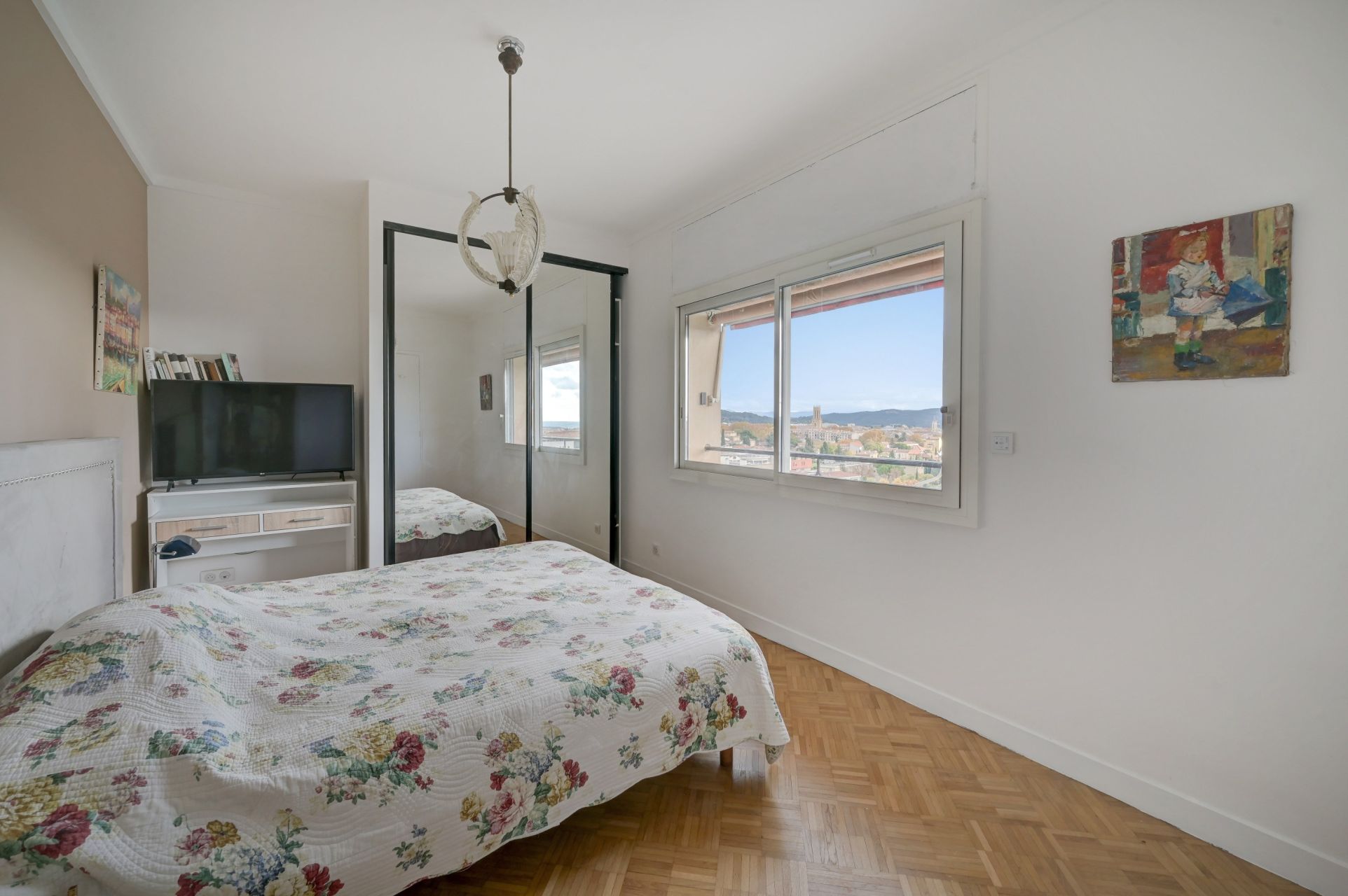 luxury apartment 5 Rooms for sale on AIX EN PROVENCE (13100)