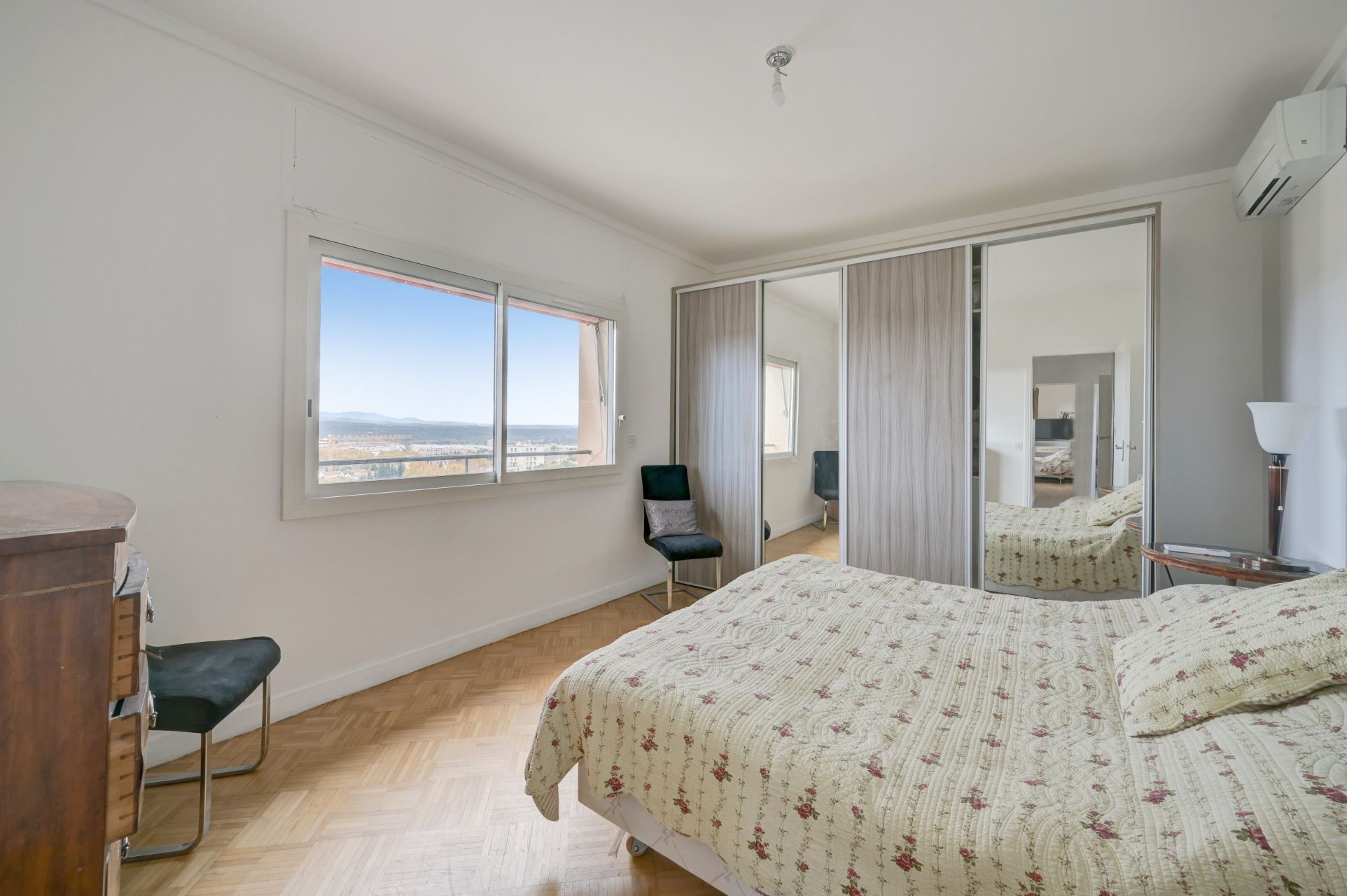 luxury apartment 5 Rooms for sale on AIX EN PROVENCE (13100)