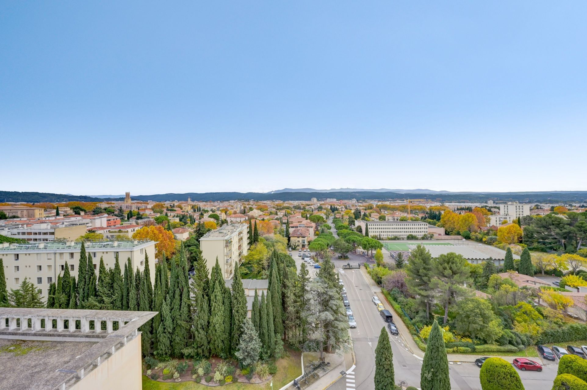 luxury apartment 5 Rooms for sale on AIX EN PROVENCE (13100)