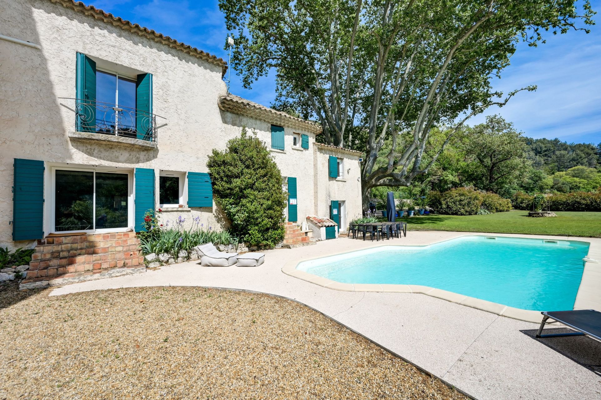 luxury house 7 Rooms for sale on VENTABREN (13122)