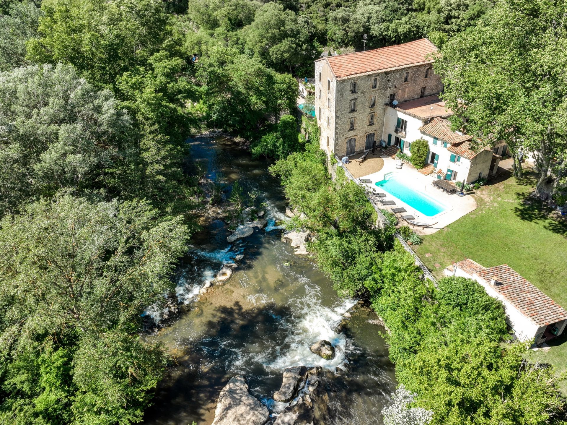 luxury house 7 Rooms for sale on VENTABREN (13122)
