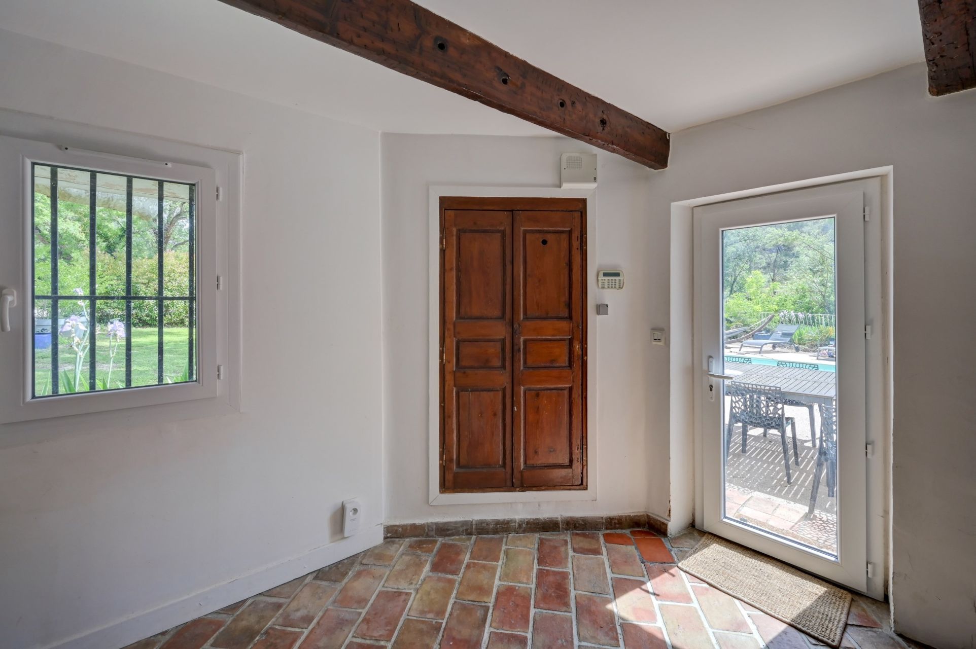luxury house 7 Rooms for sale on VENTABREN (13122)