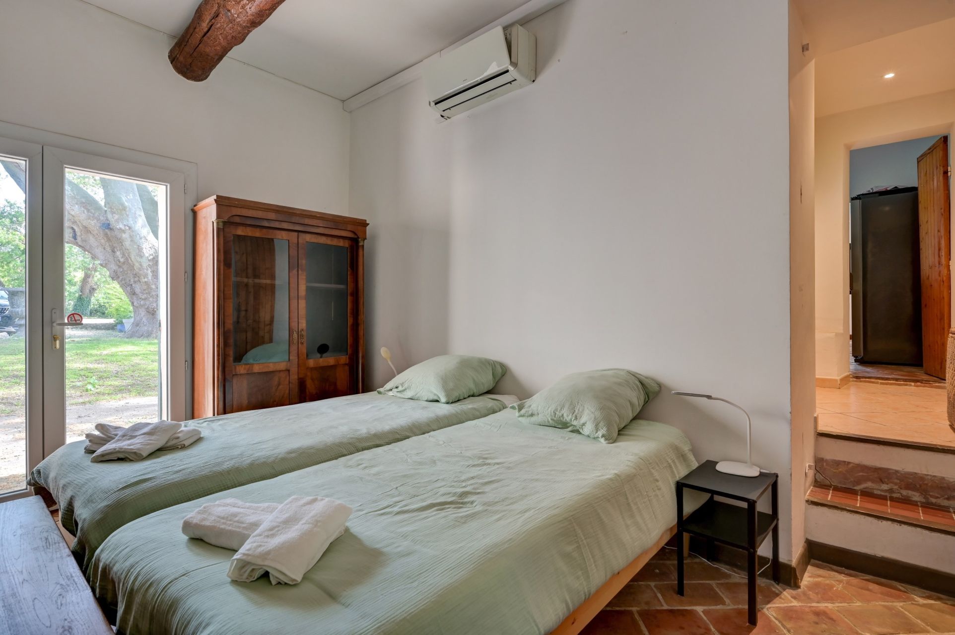 luxury house 7 Rooms for sale on VENTABREN (13122)