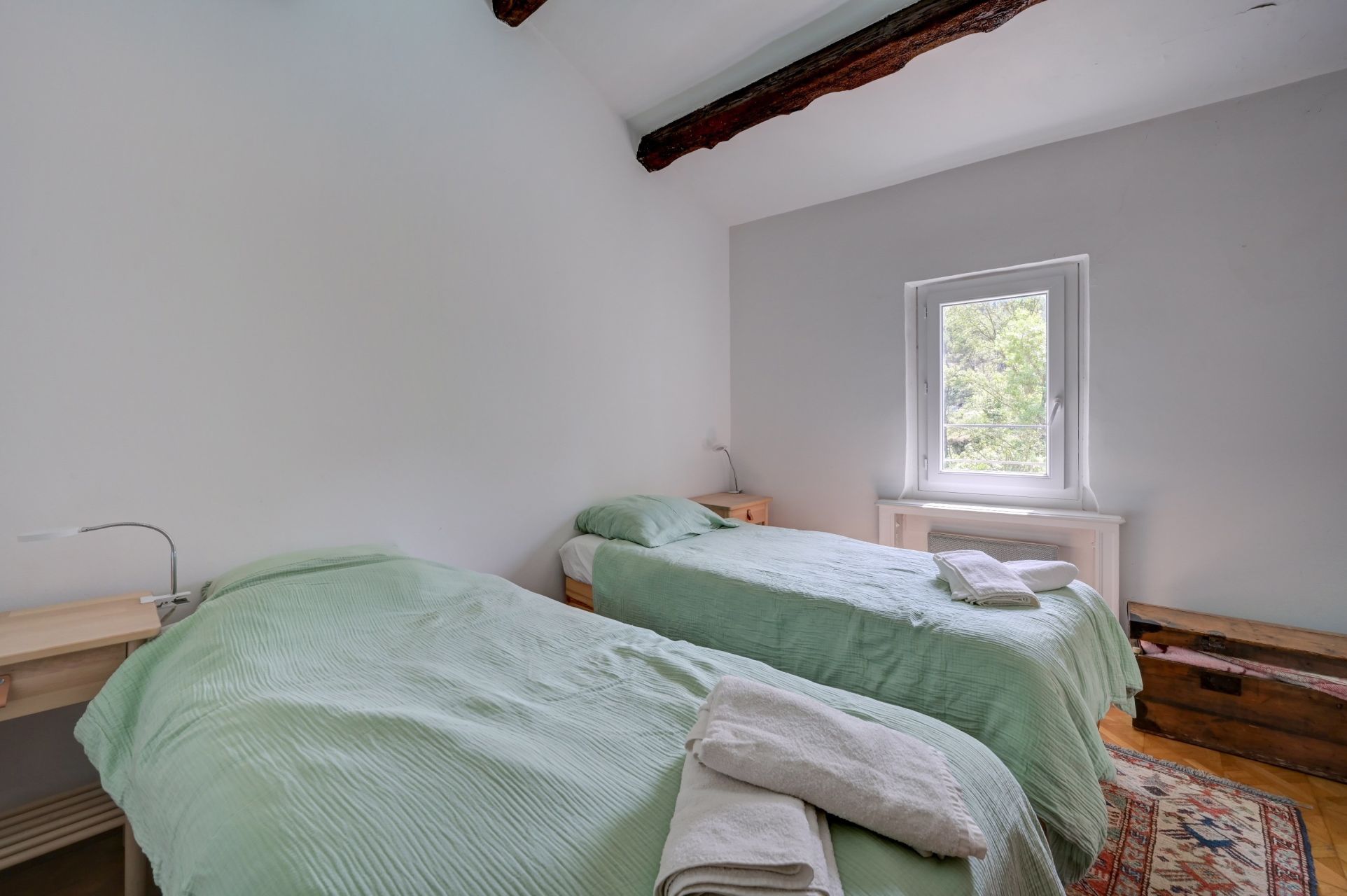 luxury house 7 Rooms for sale on VENTABREN (13122)