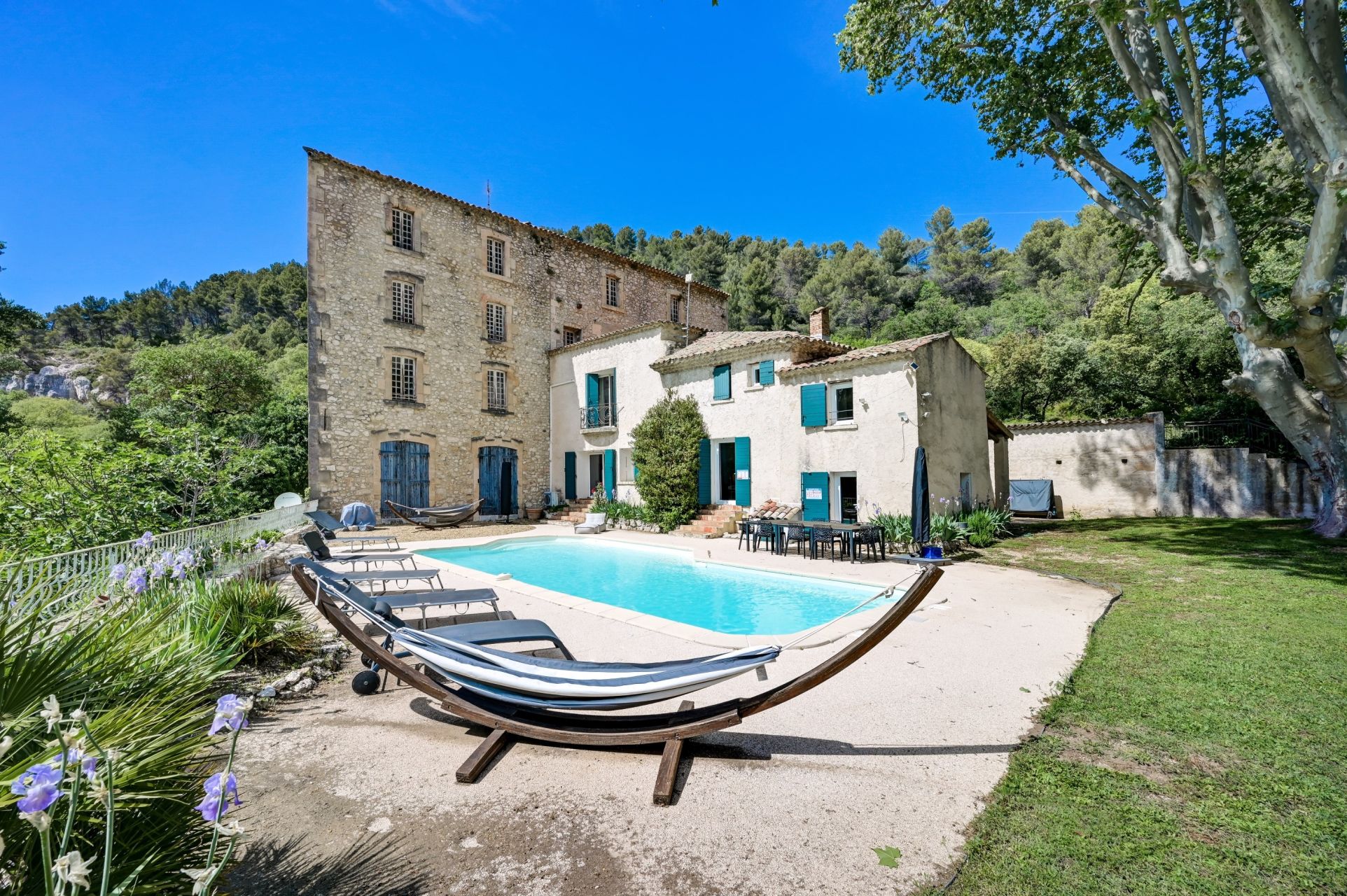 luxury house 7 Rooms for sale on VENTABREN (13122)