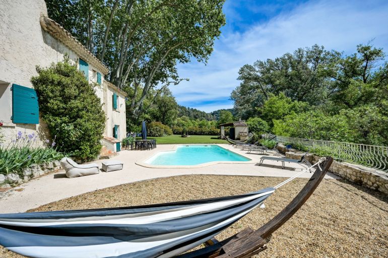 luxury house 7 Rooms for sale on VENTABREN (13122)