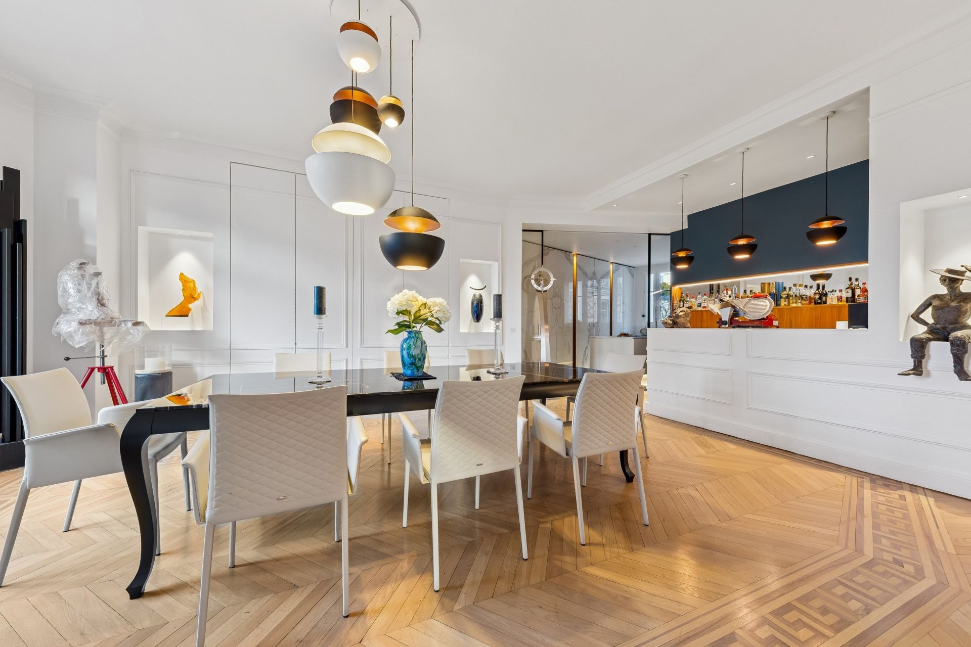luxury apartment 7 Rooms for sale on PARIS (75116)