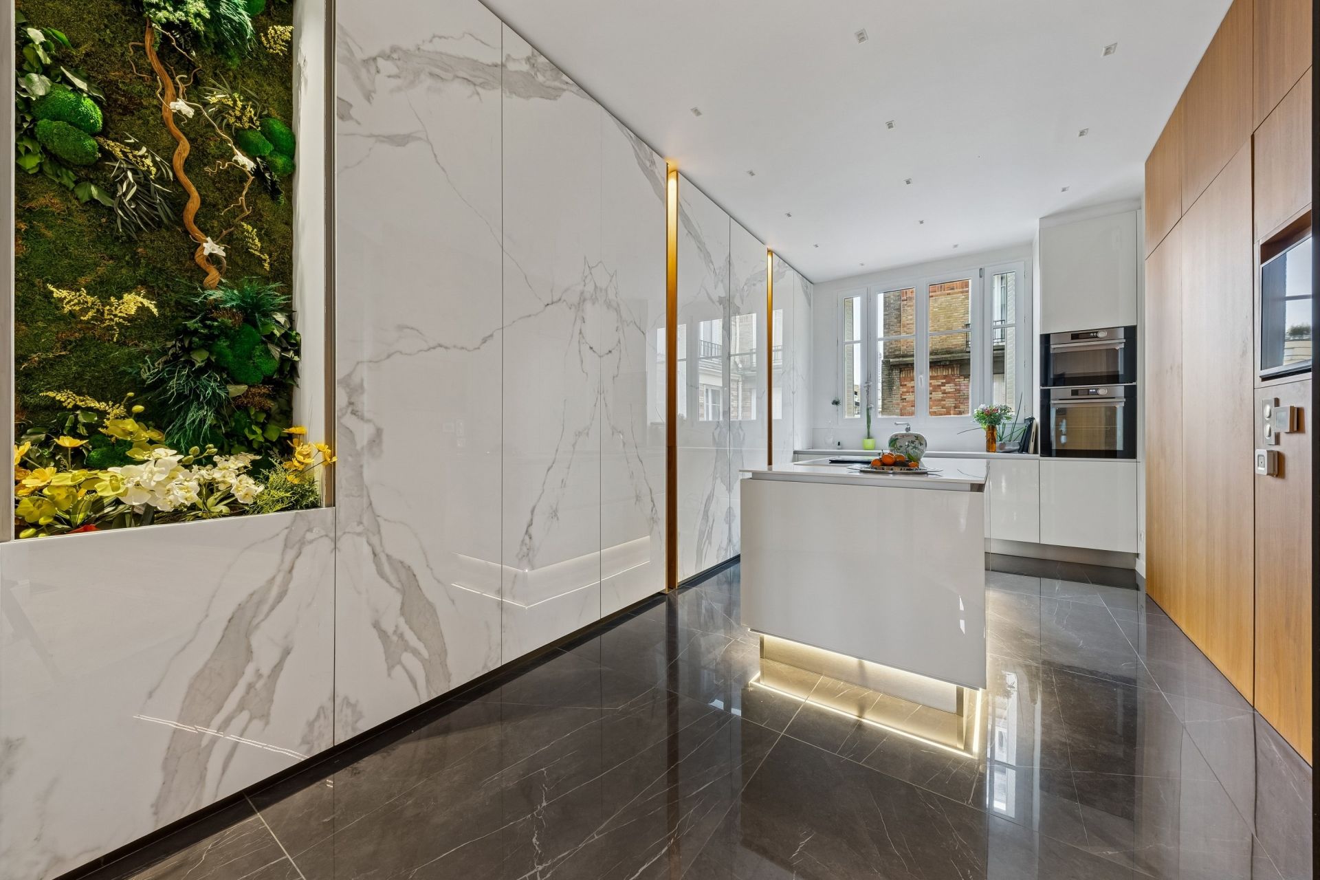 luxury apartment 7 Rooms for sale on PARIS (75116)