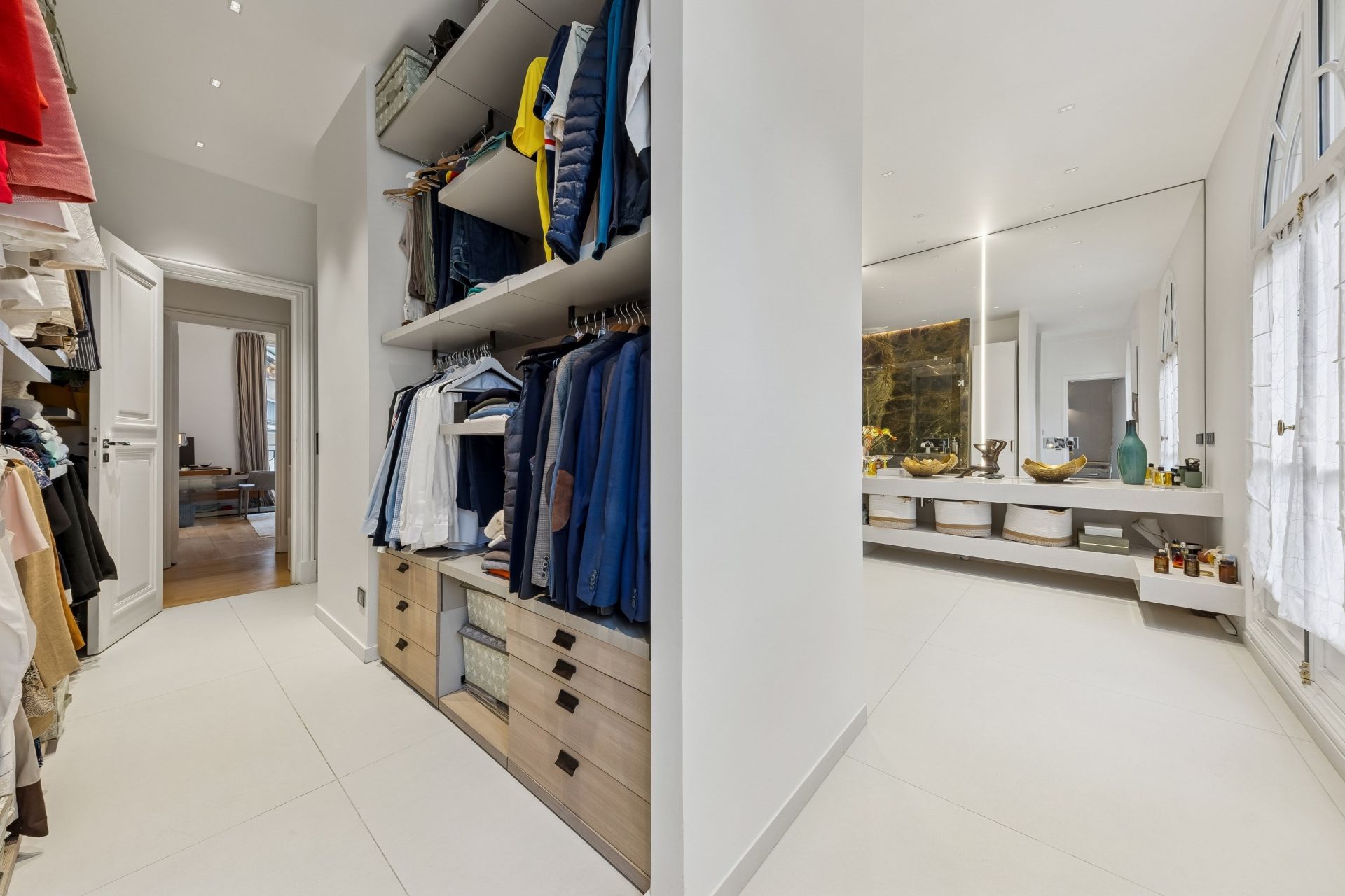 luxury apartment 7 Rooms for sale on PARIS (75116)