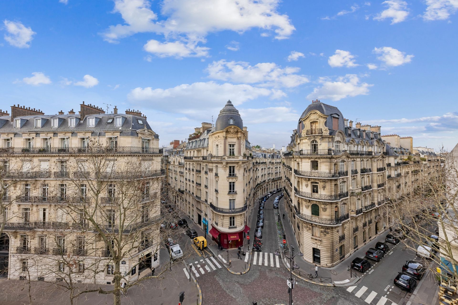 luxury apartment 7 Rooms for sale on PARIS (75116)