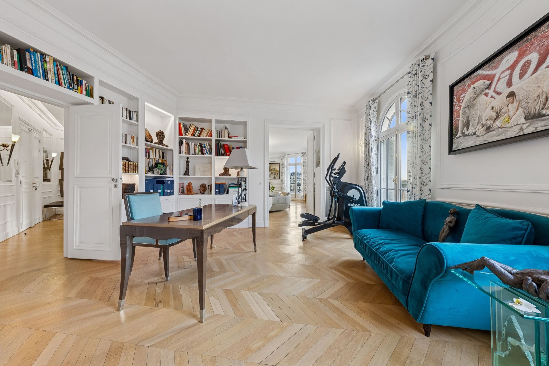 luxury apartment 7 Rooms for sale on PARIS (75116)