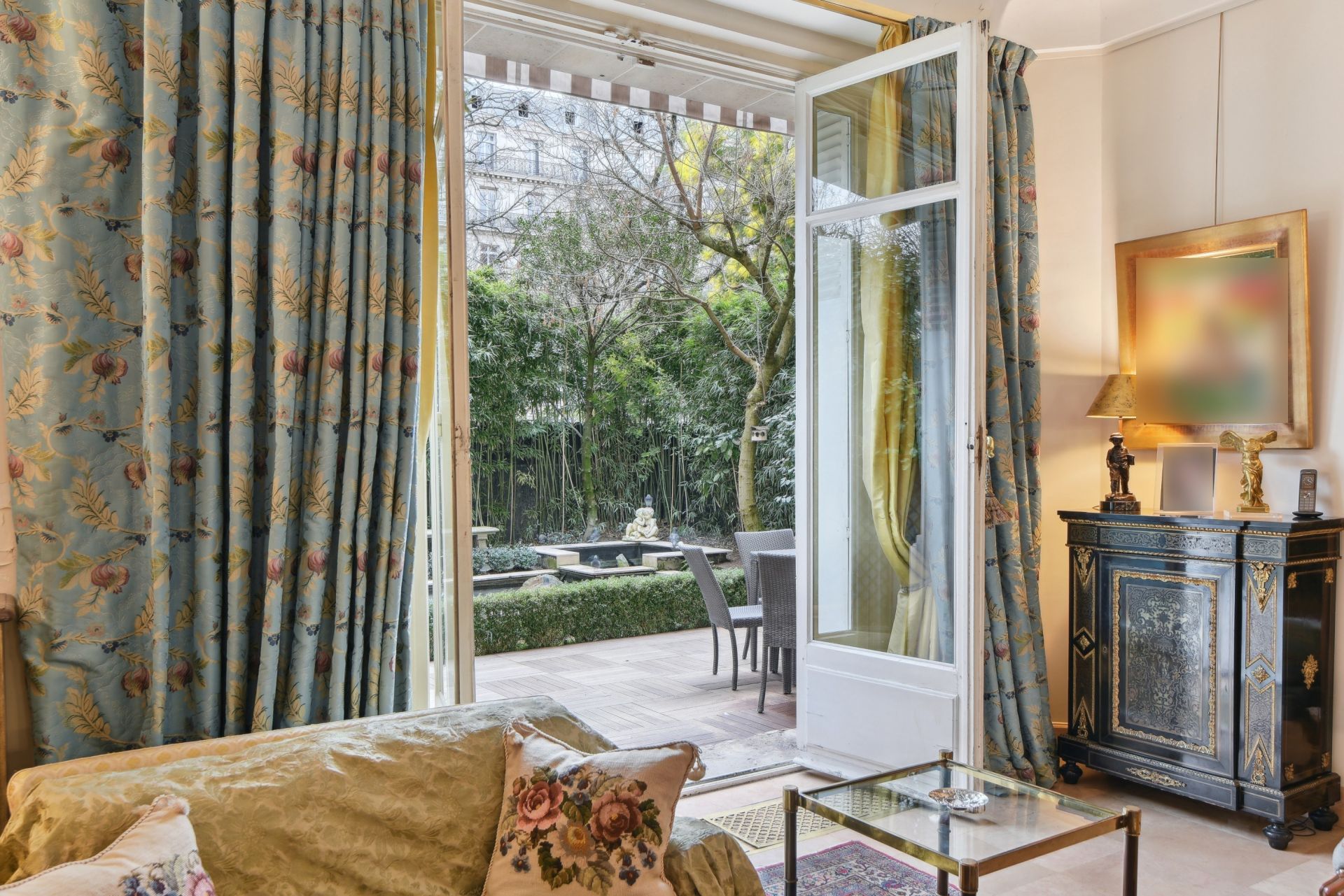 luxury apartment 6 Rooms for sale on PARIS (75016)