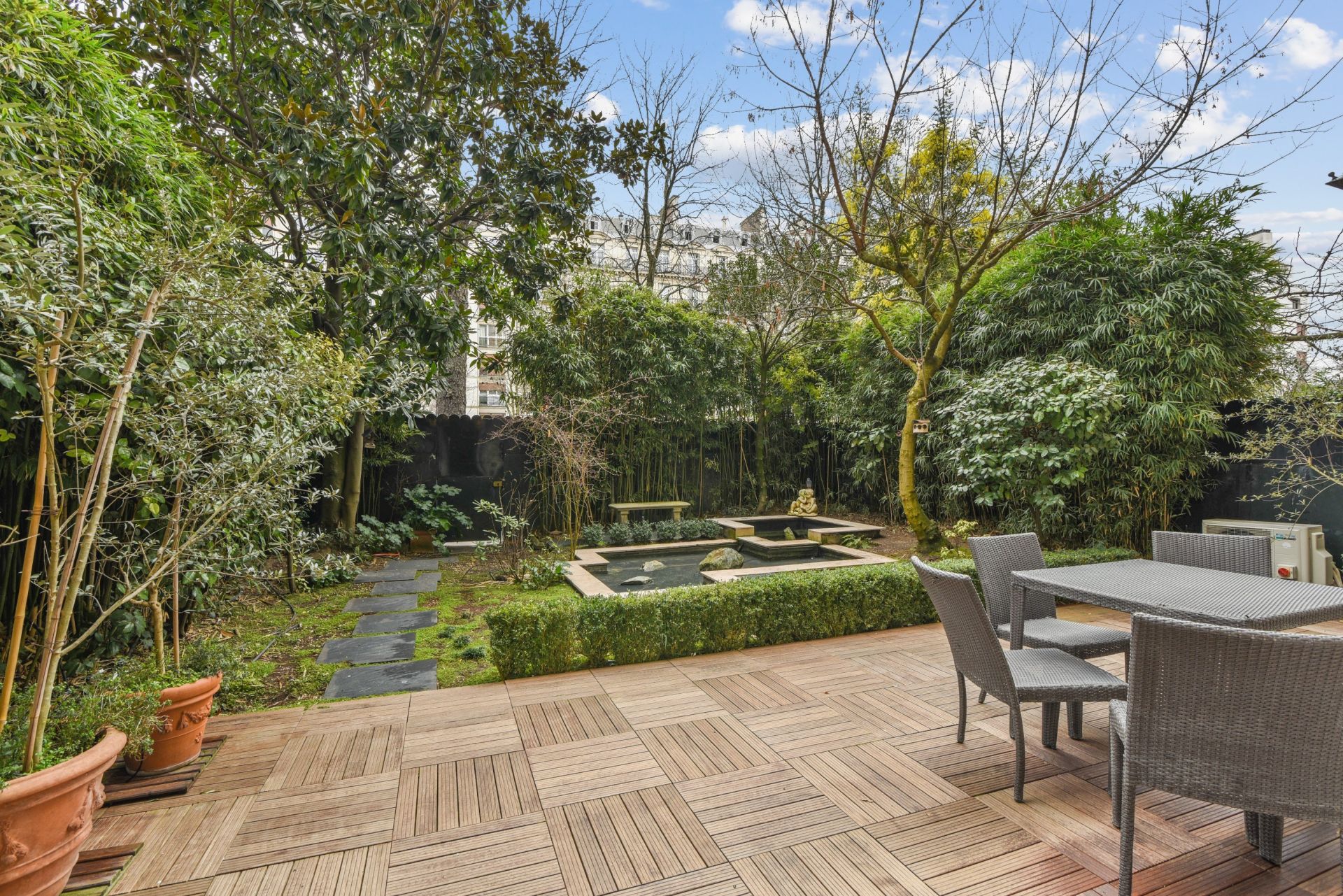 luxury apartment 6 Rooms for sale on PARIS (75016)