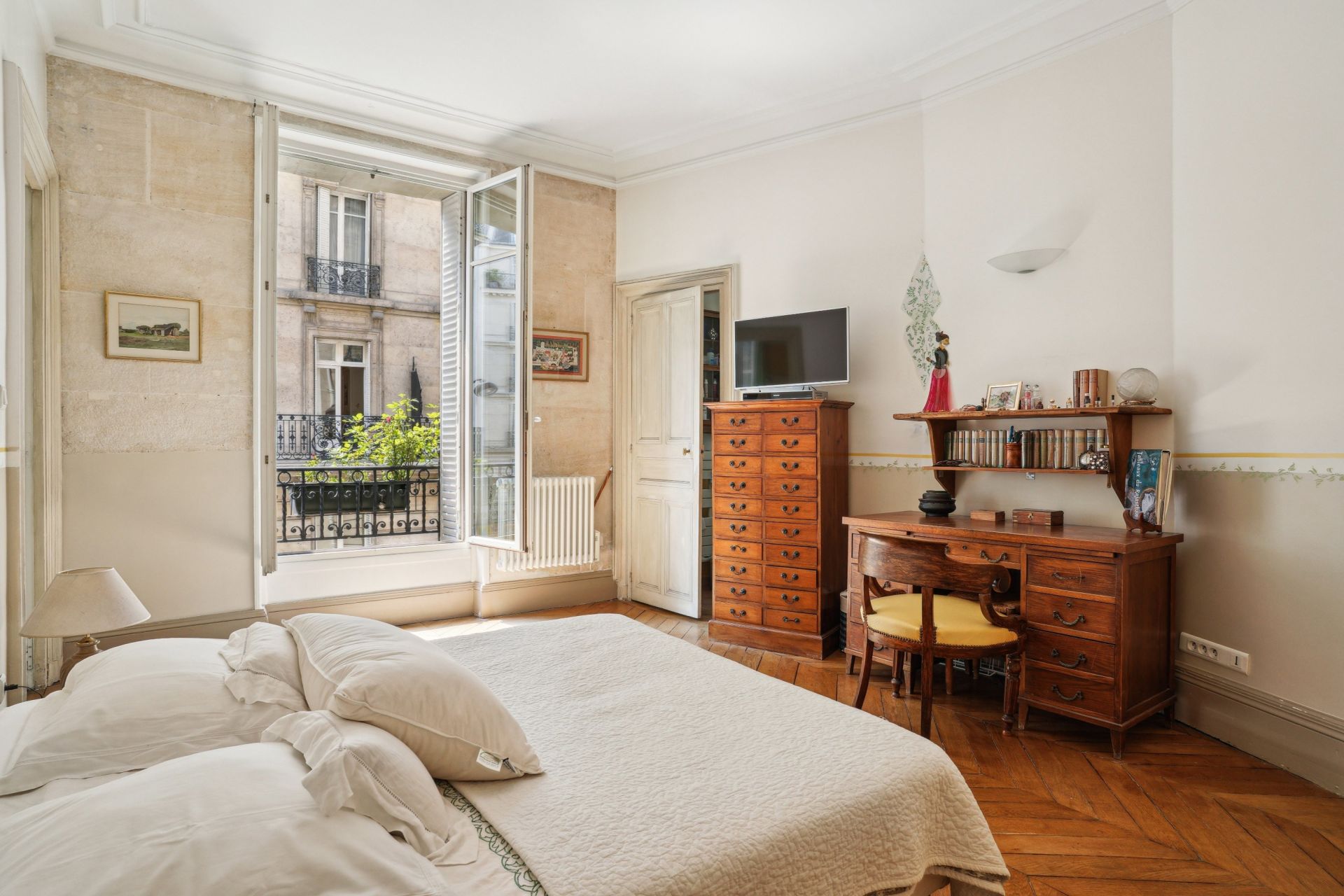 luxury apartment 5 Rooms for sale on PARIS (75006)