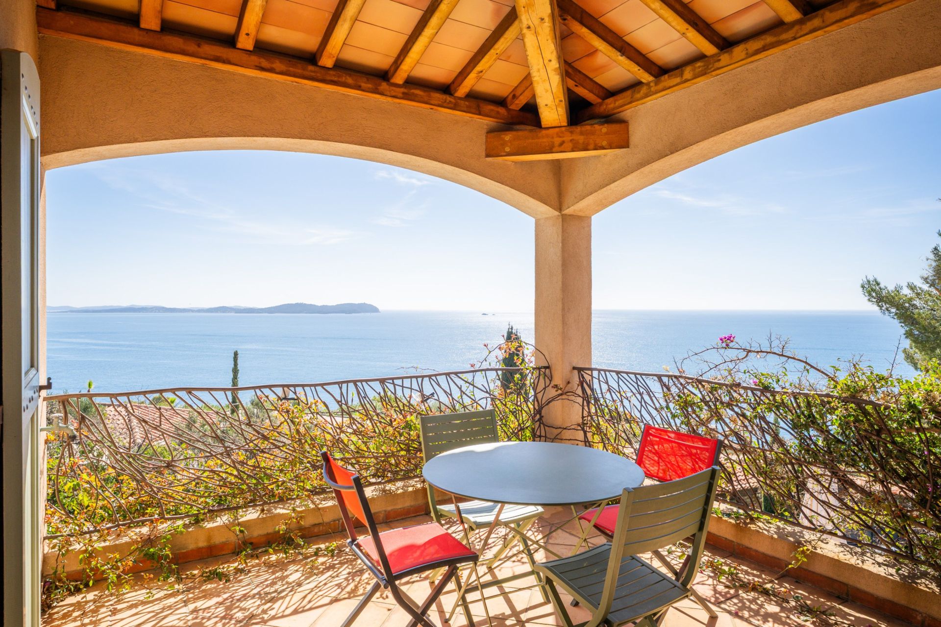 luxury house 6 Rooms for sale on CARQUEIRANNE (83320)