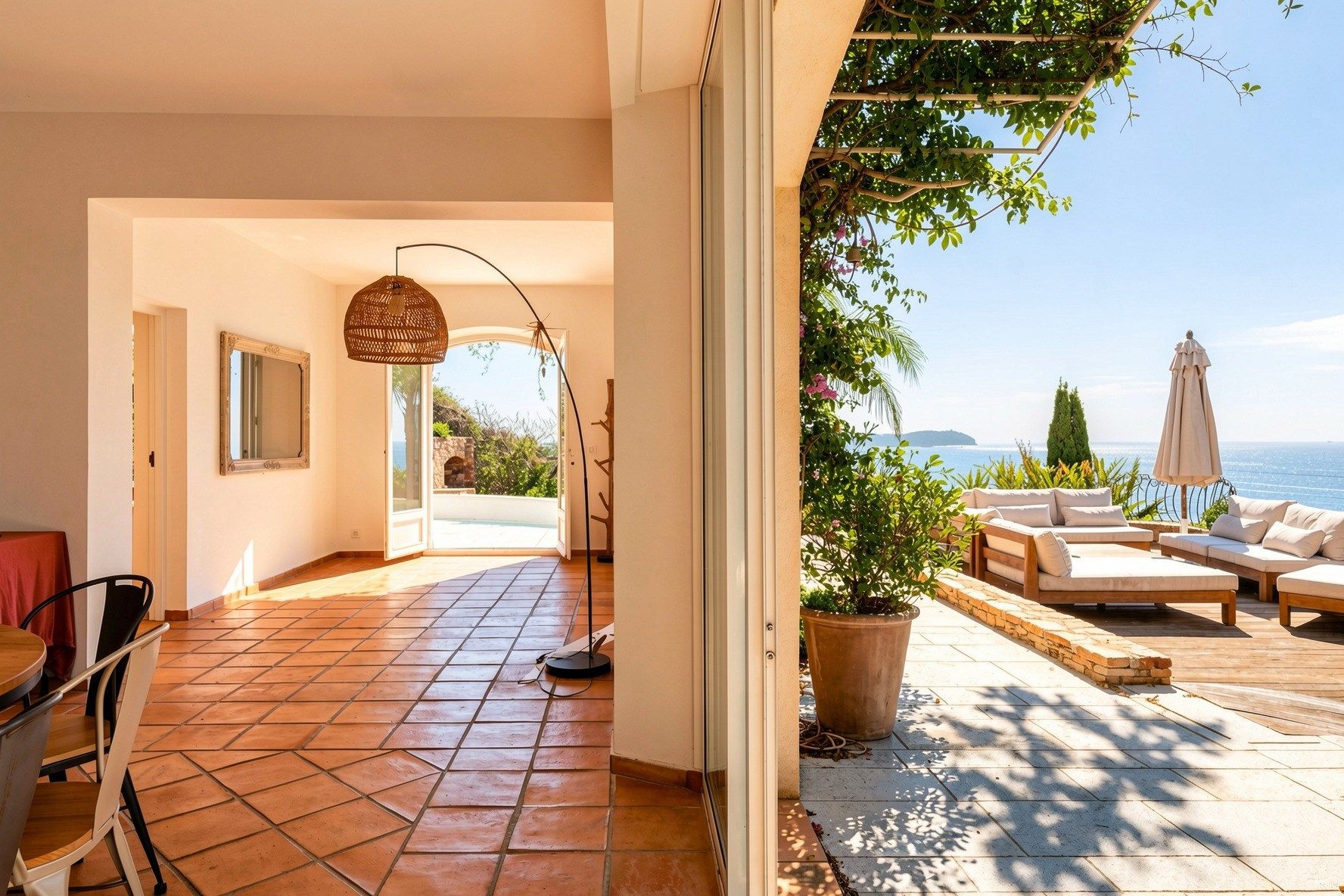 luxury house 6 Rooms for sale on CARQUEIRANNE (83320)