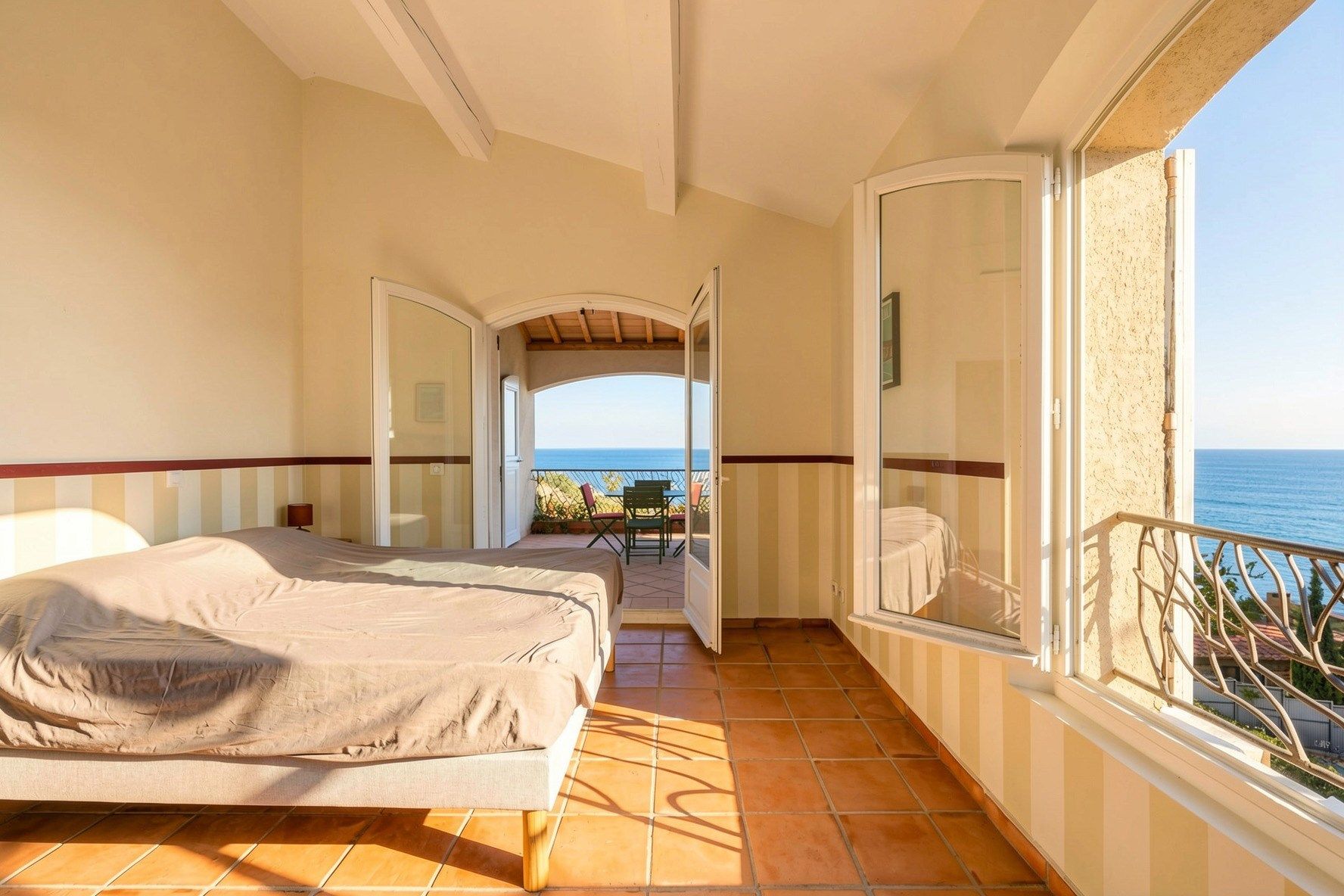 luxury house 6 Rooms for sale on CARQUEIRANNE (83320)