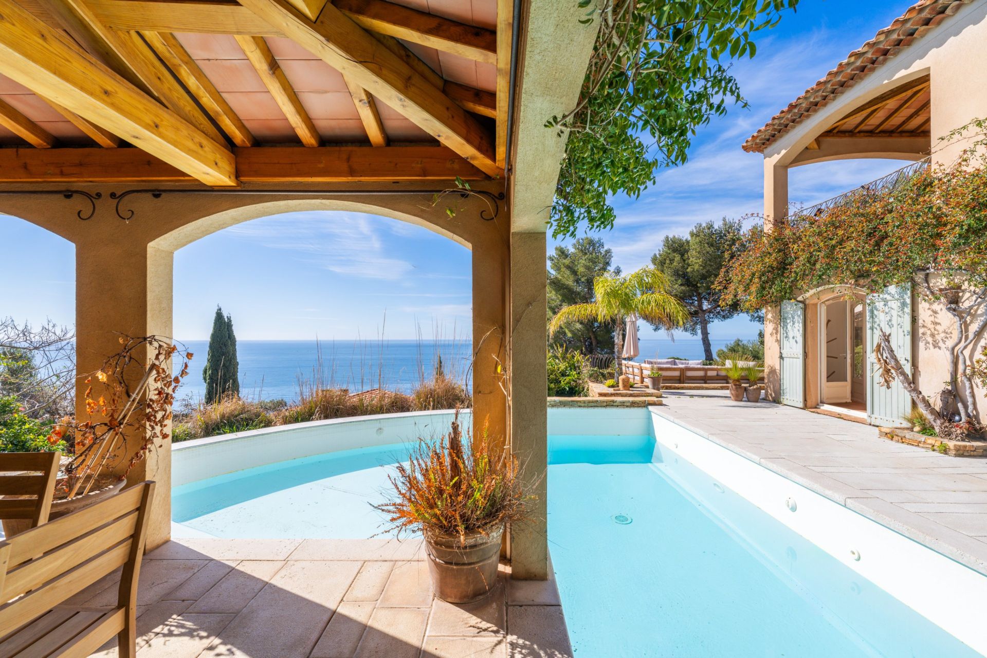 maison de luxe 6 Pièces en vente sur CARQUEIRANNE (83320)