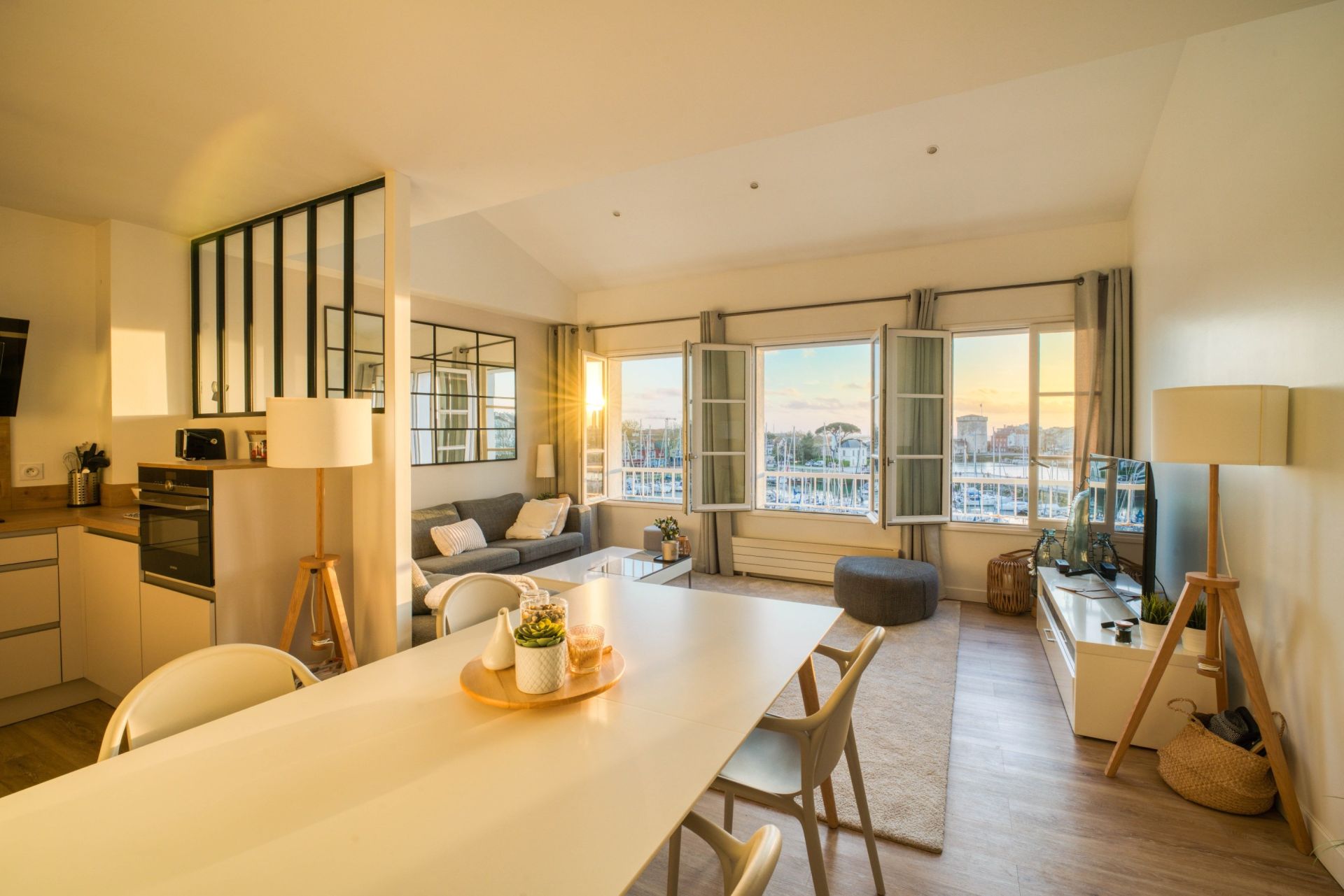 luxury apartment 5 Rooms for sale on LA ROCHELLE (17000)