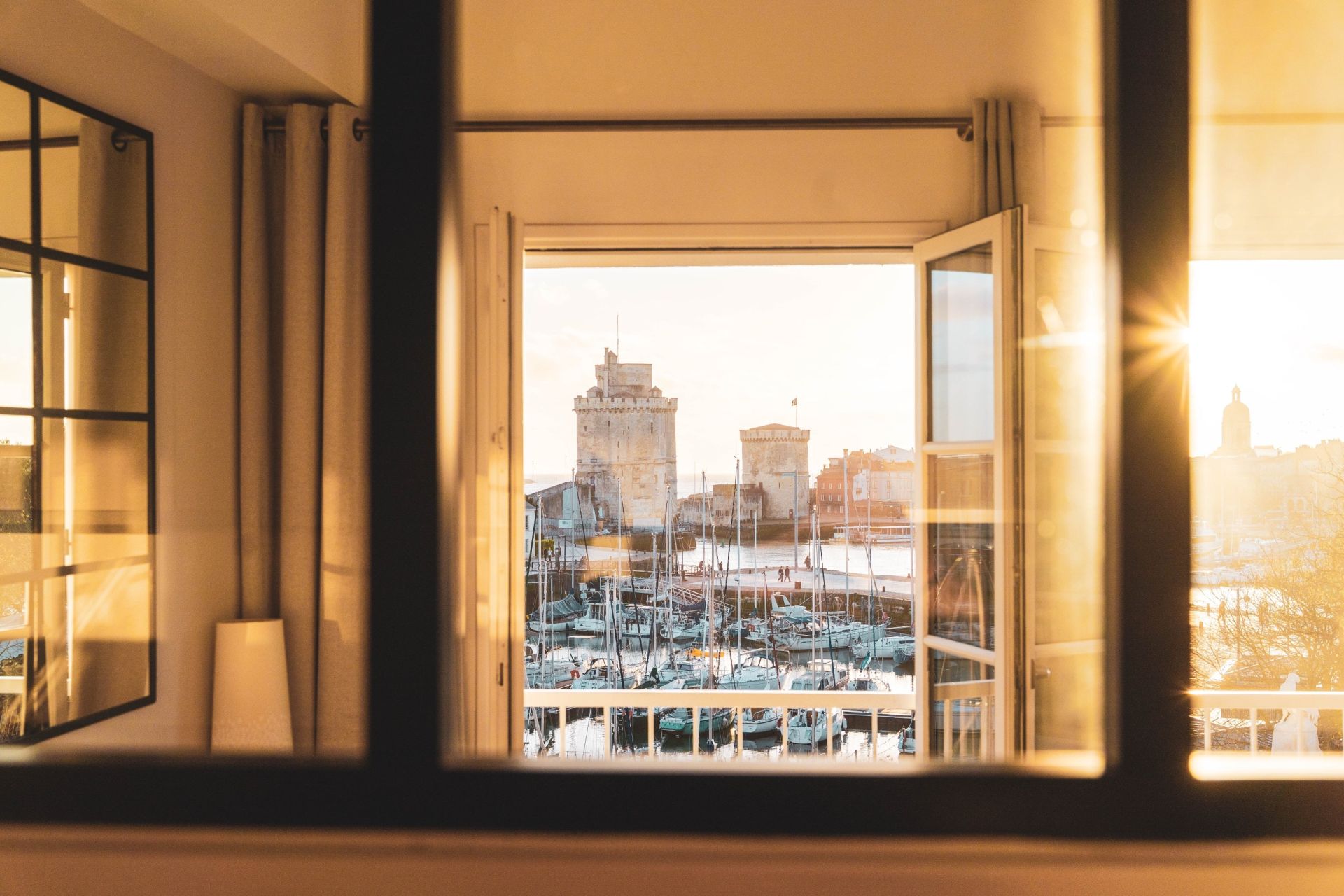 luxury apartment 5 Rooms for sale on LA ROCHELLE (17000)
