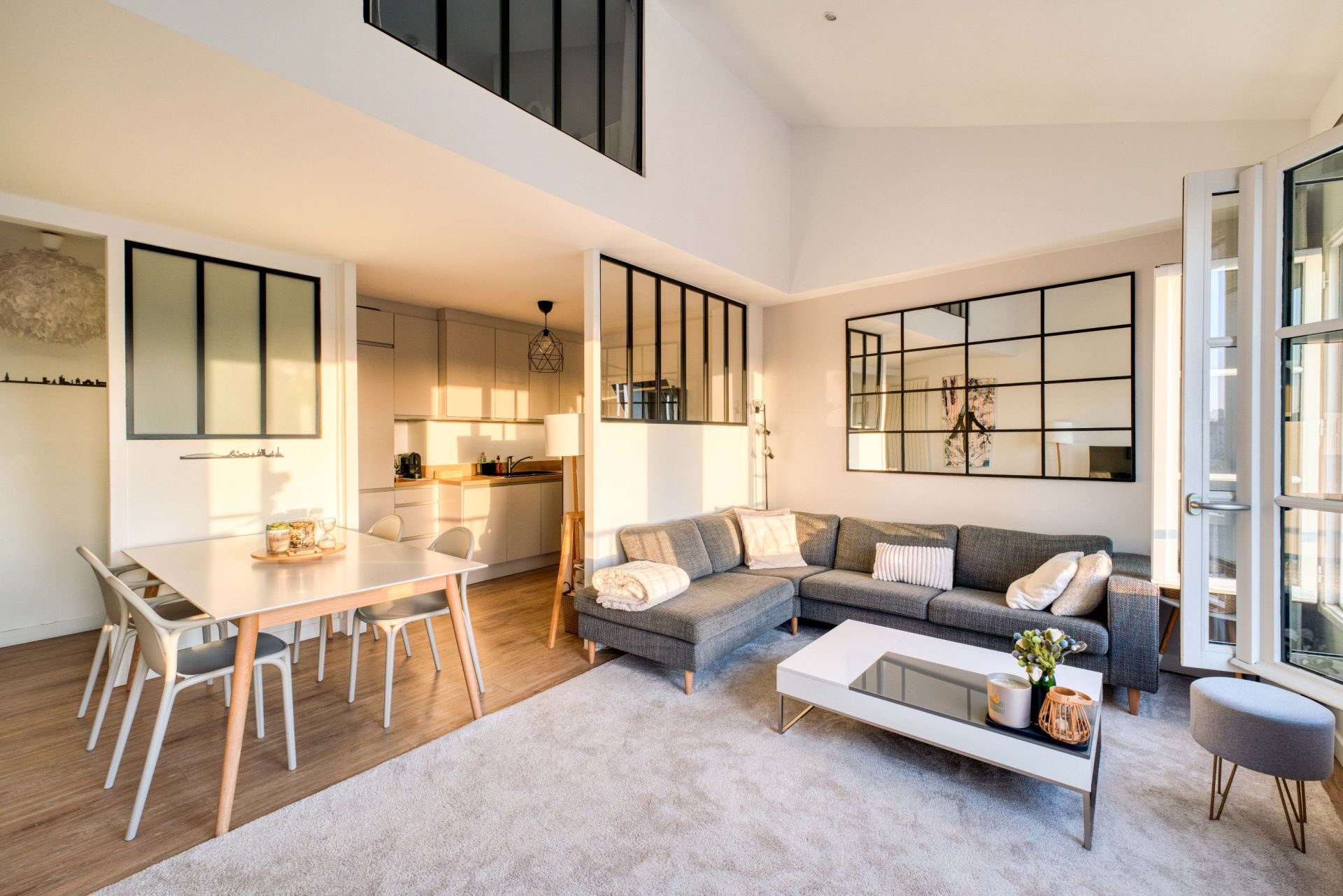 luxury apartment 5 Rooms for sale on LA ROCHELLE (17000)