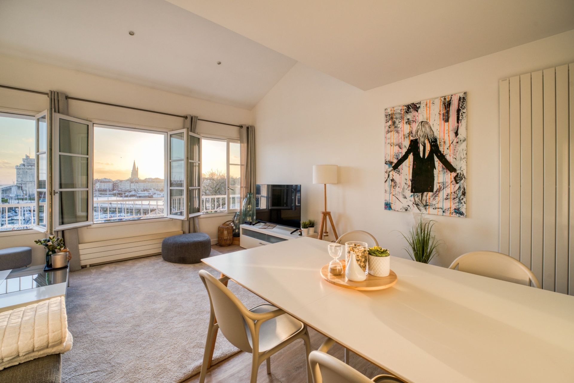 luxury apartment 5 Rooms for sale on LA ROCHELLE (17000)
