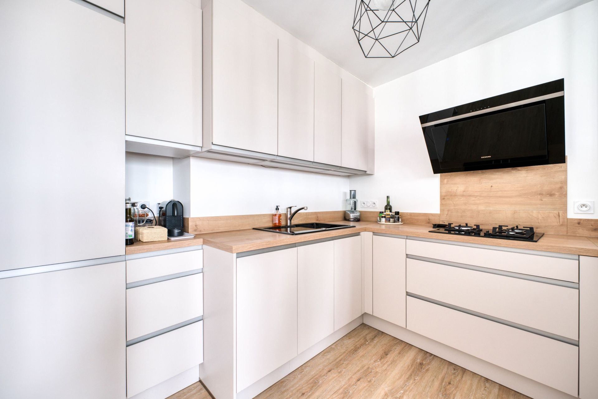 luxury apartment 5 Rooms for sale on LA ROCHELLE (17000)