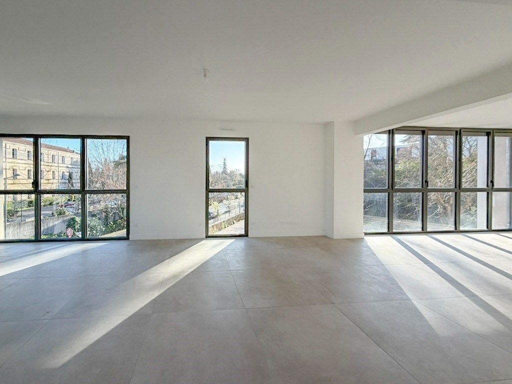 luxury apartment 4 Rooms for sale on MONTPELLIER (34090)