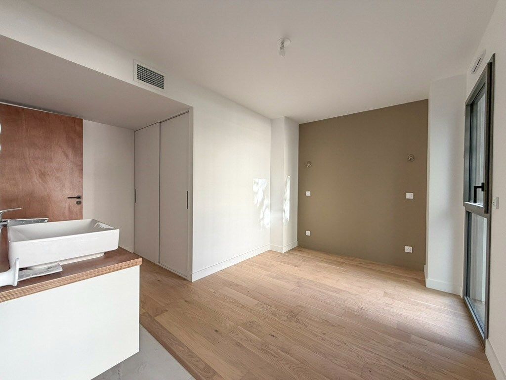 luxury apartment 4 Rooms for sale on MONTPELLIER (34090)