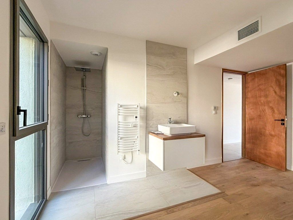 luxury apartment 4 Rooms for sale on MONTPELLIER (34090)