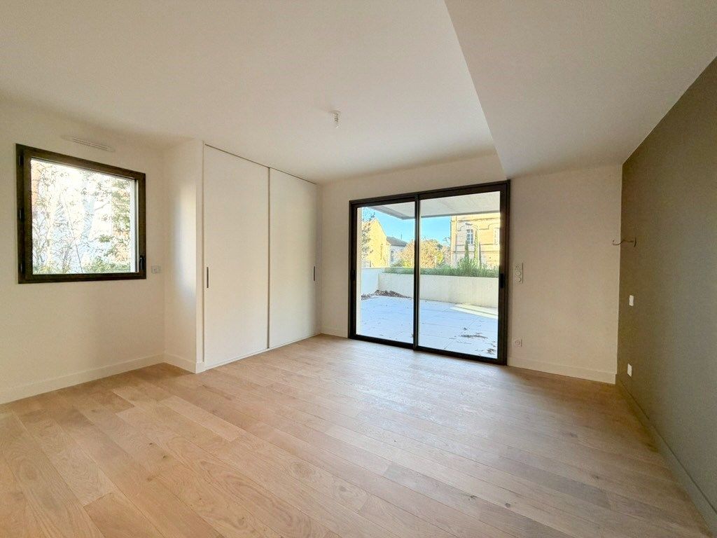 luxury apartment 4 Rooms for sale on MONTPELLIER (34090)