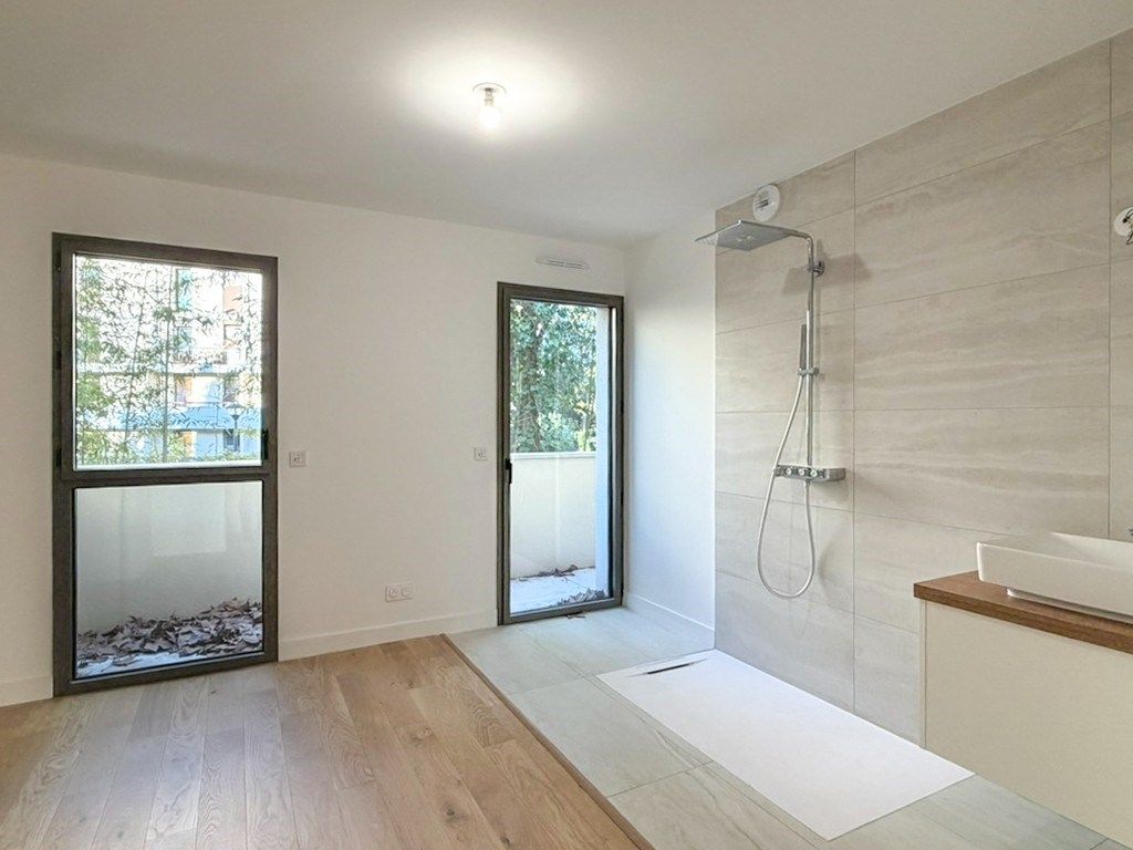 luxury apartment 4 Rooms for sale on MONTPELLIER (34090)