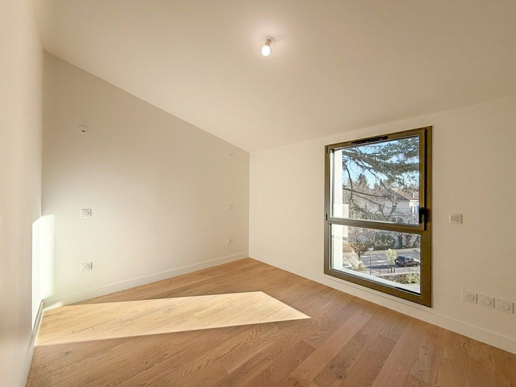 luxury apartment 7 Rooms for sale on MONTPELLIER (34090)