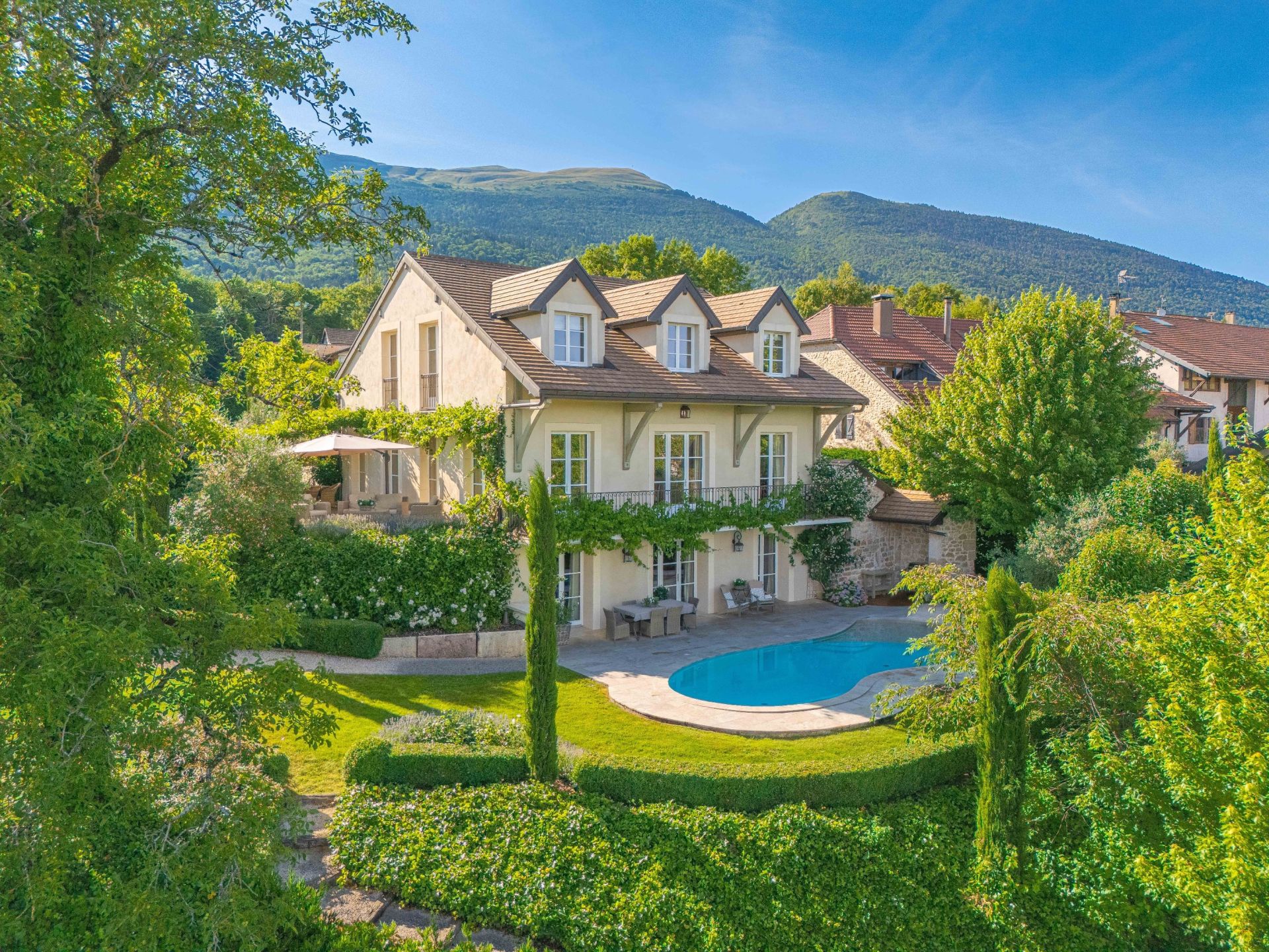maison de luxe 10 Pièces en vente sur CHEVRY (01170)