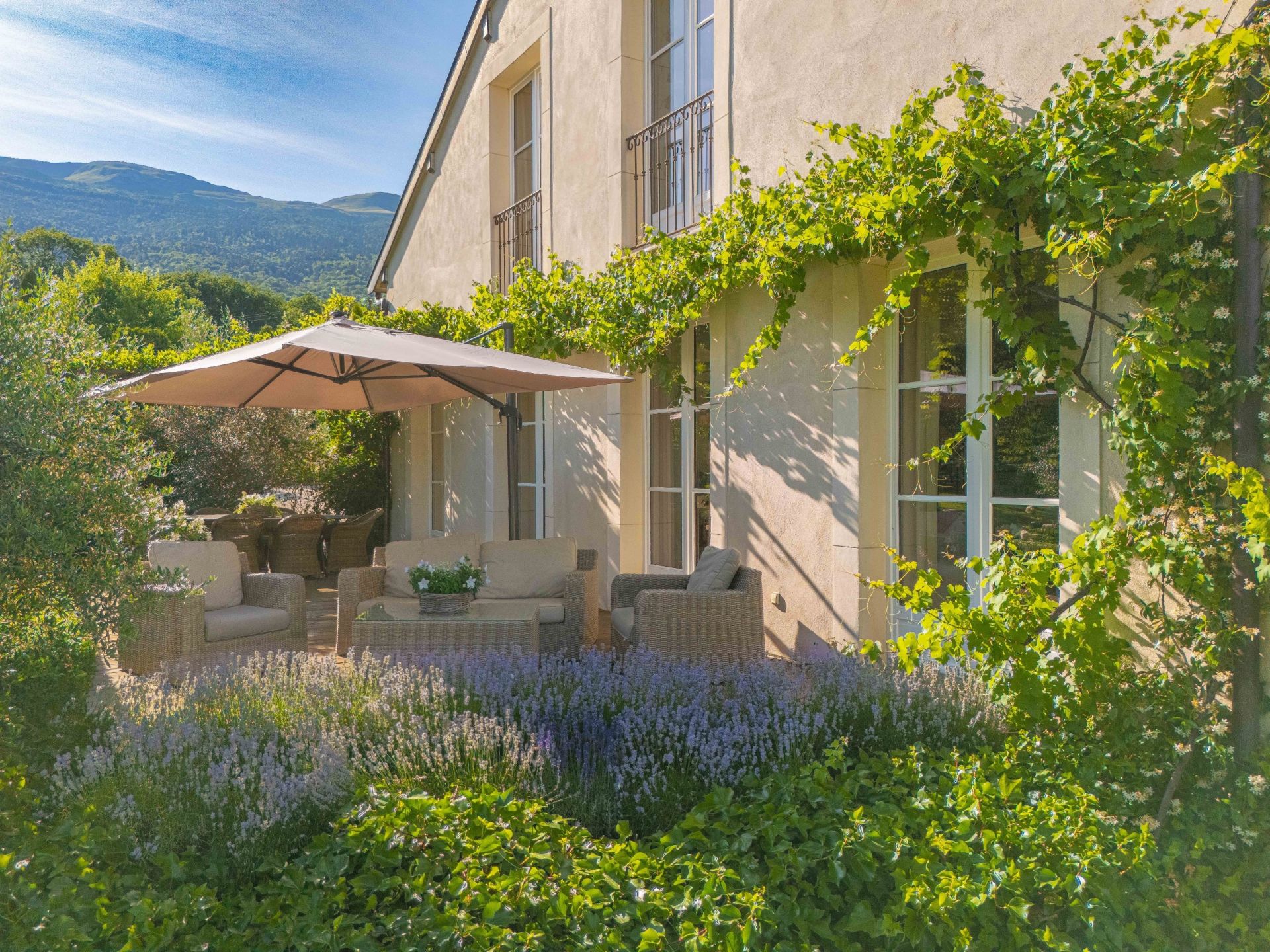 maison de luxe 10 Pièces en vente sur CHEVRY (01170)
