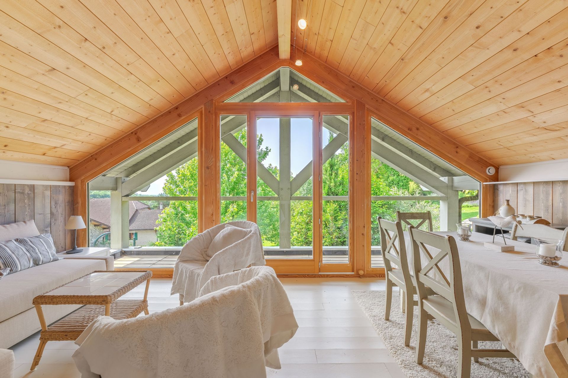 maison de luxe 10 Pièces en vente sur CHEVRY (01170)