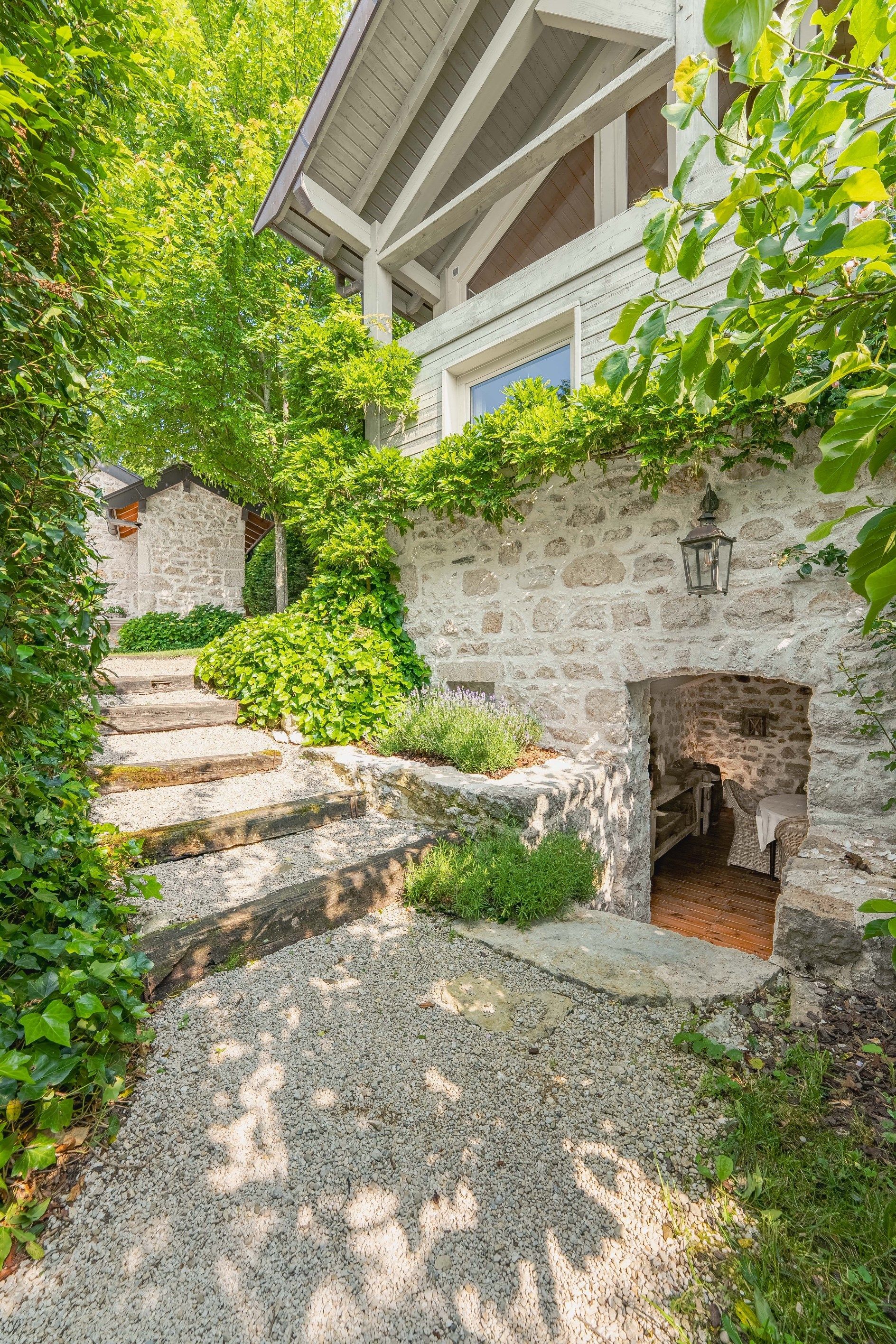 maison de luxe 10 Pièces en vente sur CHEVRY (01170)