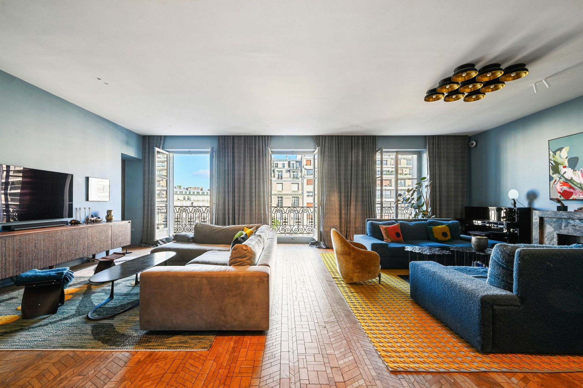 luxury apartment 8 Rooms for sale on PARIS (75016)