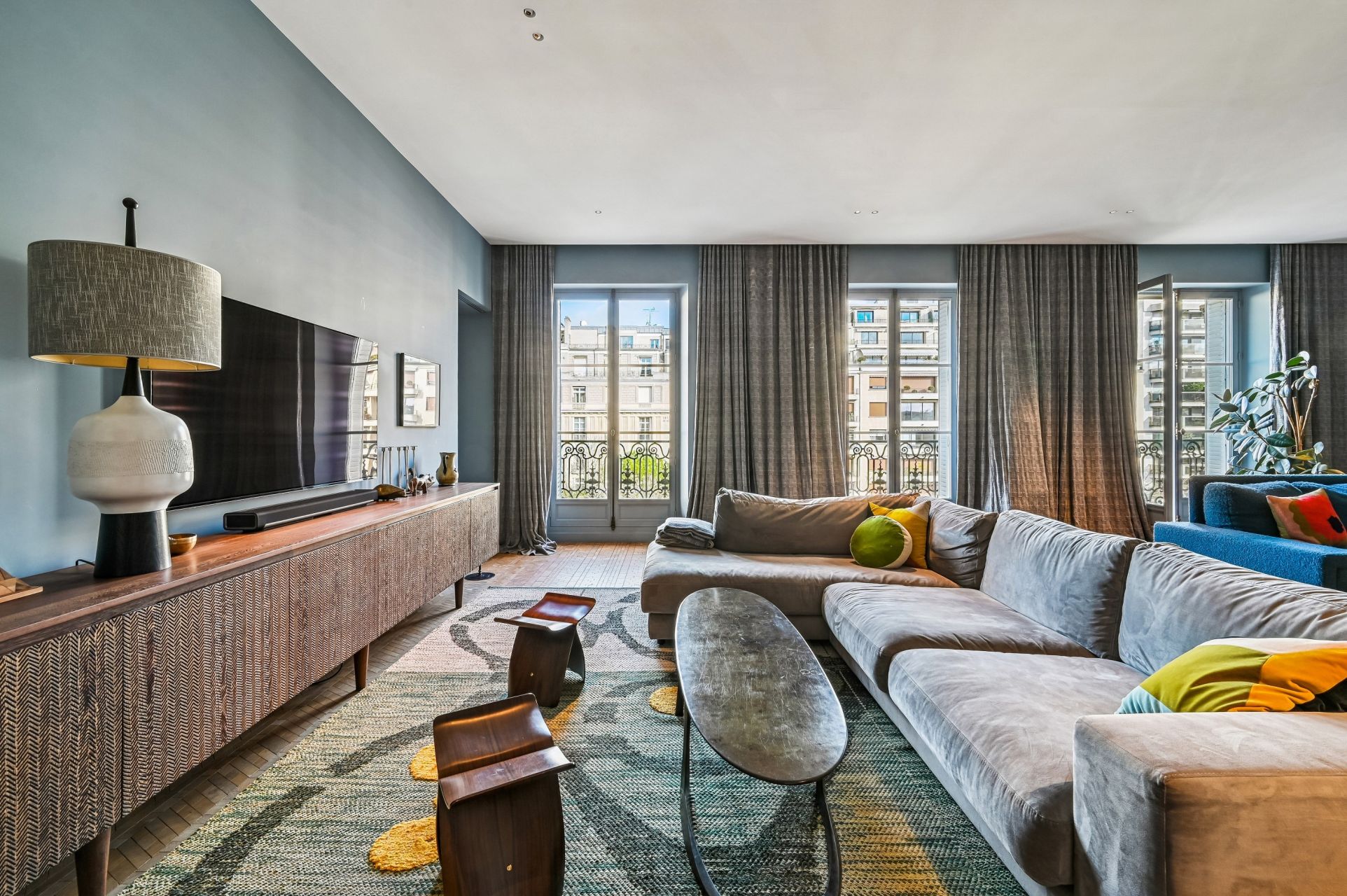 luxury apartment 8 Rooms for sale on PARIS (75016)