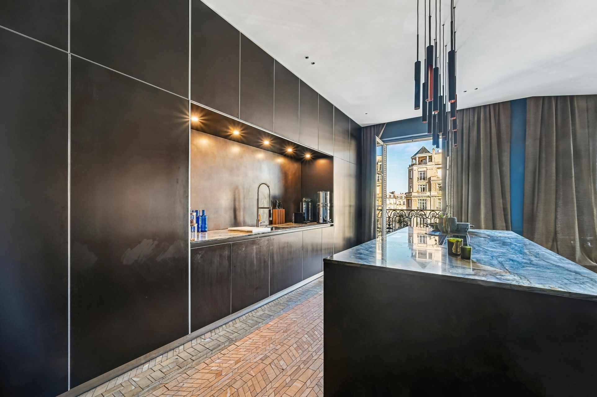 luxury apartment 8 Rooms for sale on PARIS (75016)