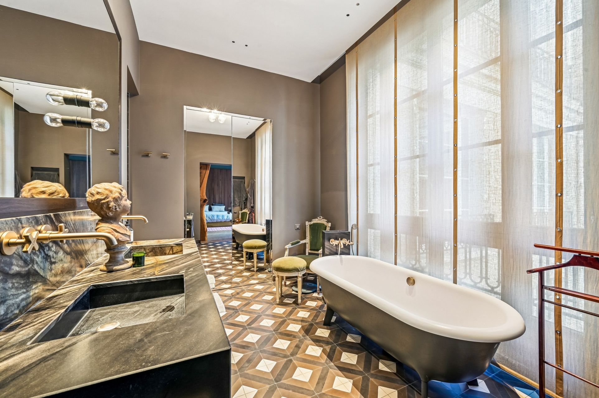 luxury apartment 8 Rooms for sale on PARIS (75016)
