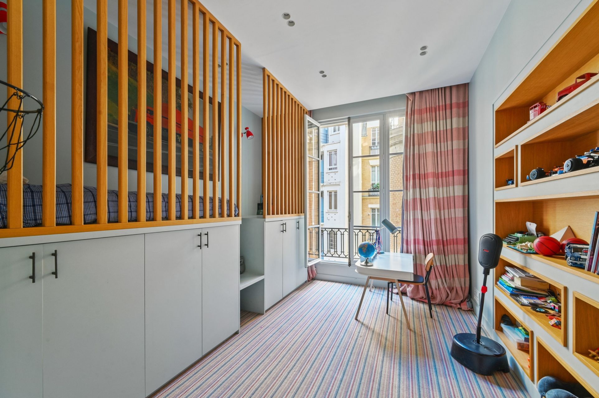 luxury apartment 8 Rooms for sale on PARIS (75016)