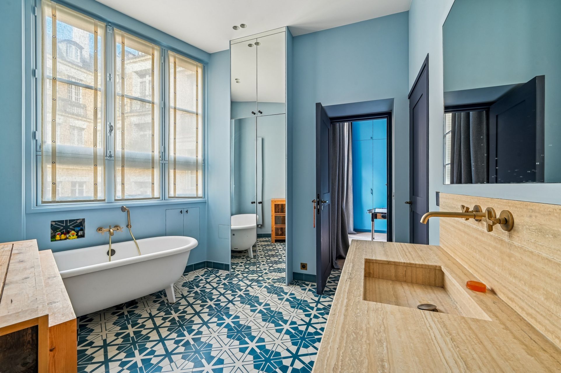luxury apartment 8 Rooms for sale on PARIS (75016)
