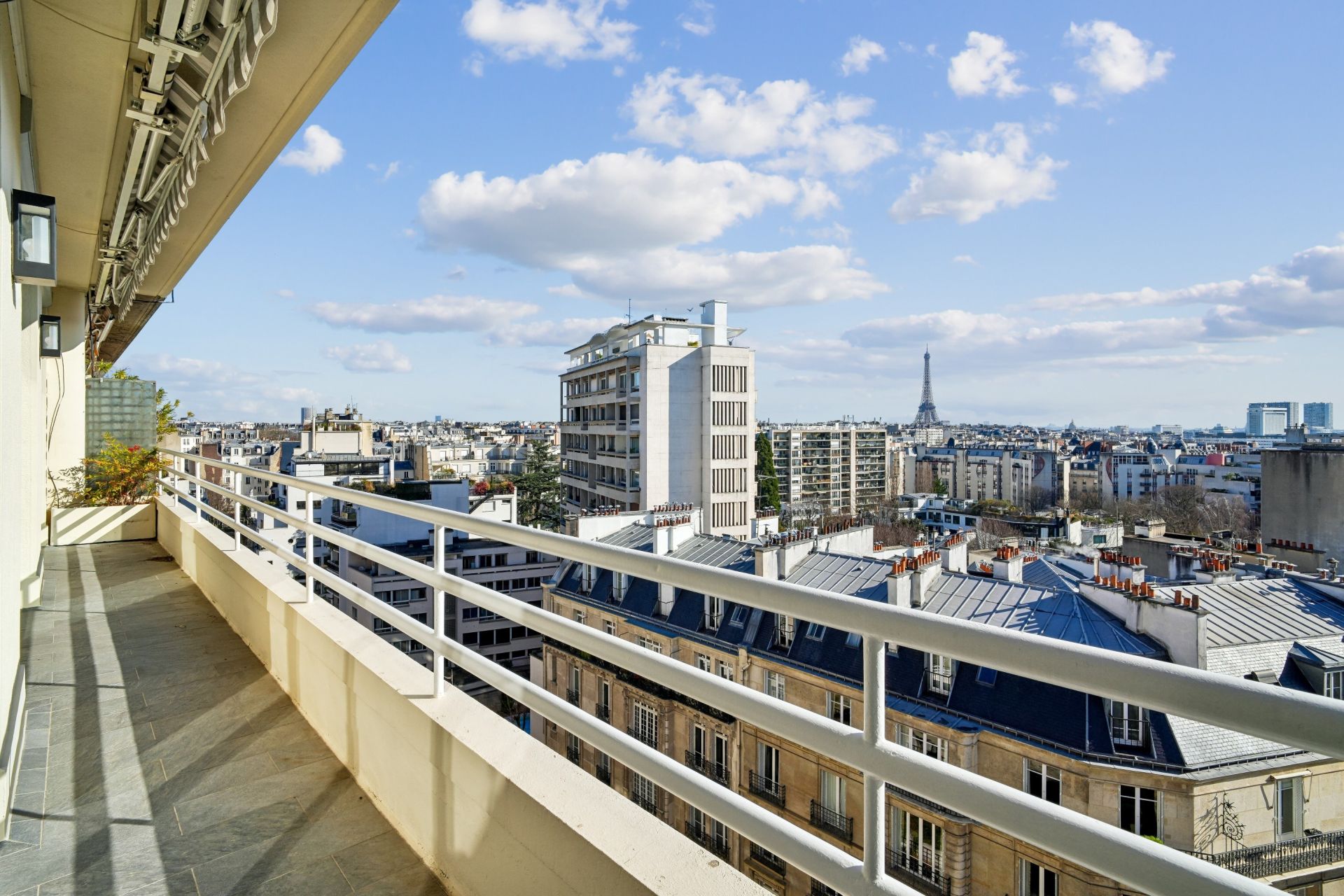 luxury apartment 6 Rooms for sale on PARIS (75016)