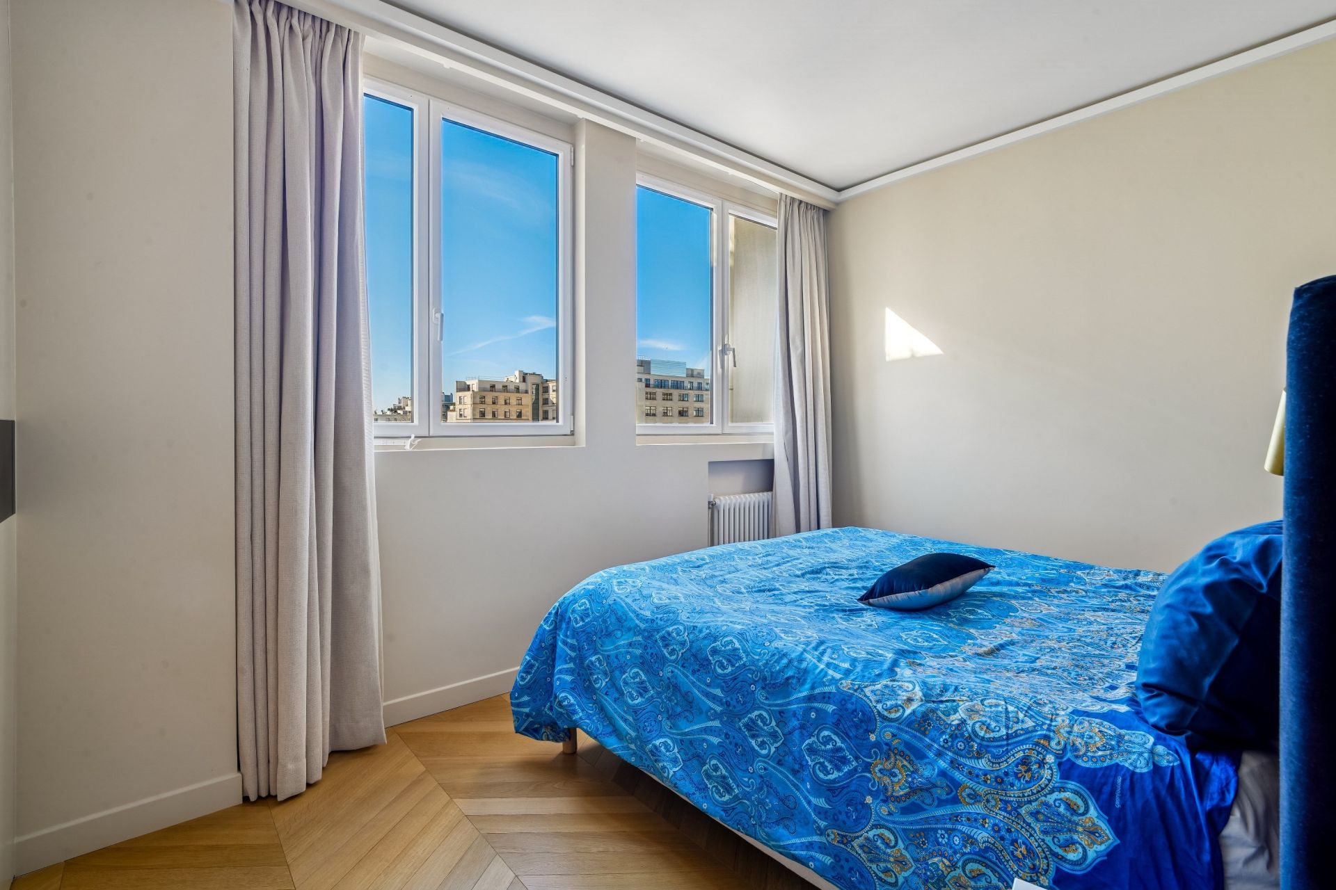 luxury apartment 6 Rooms for sale on PARIS (75016)