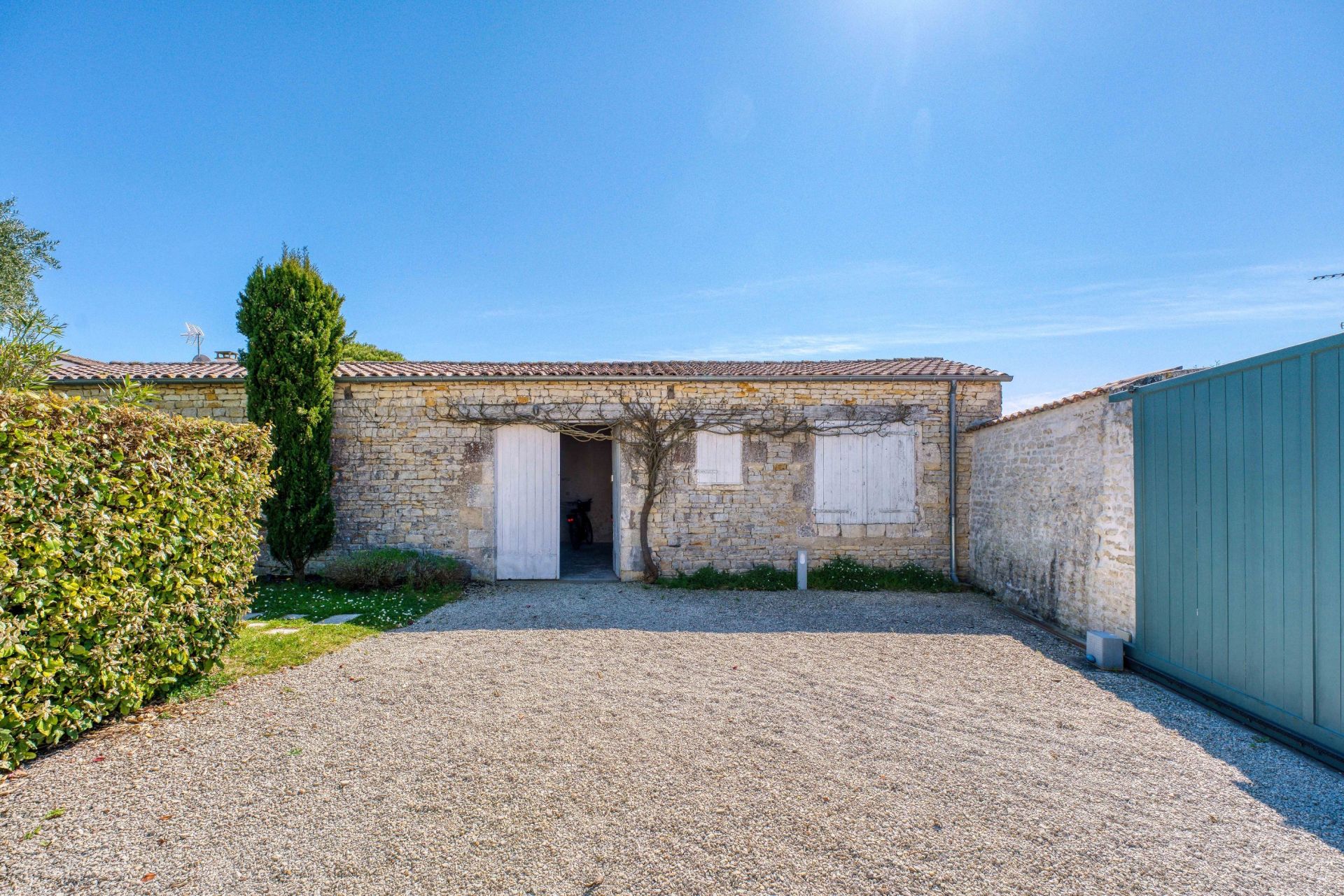 luxury house 7 Rooms for sale on LA FLOTTE (17630)