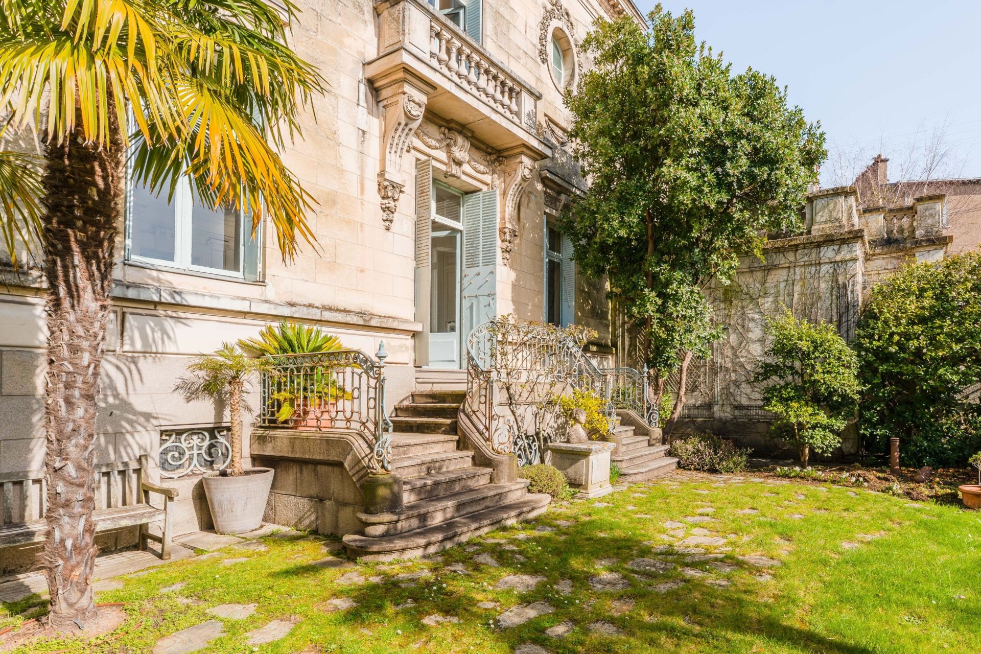hôtel particulier 10 Pièces en vente sur NANTES (44000)