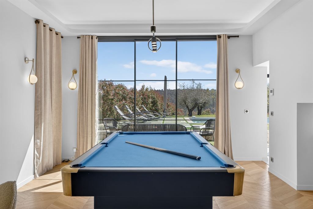 luxury villa 7 Rooms for sale on VALBONNE (06560)