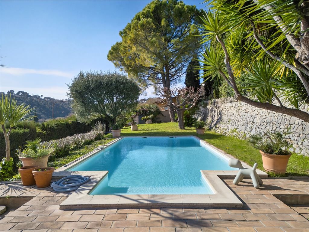 luxury villa 6 Rooms for sale on BIOT (06410)