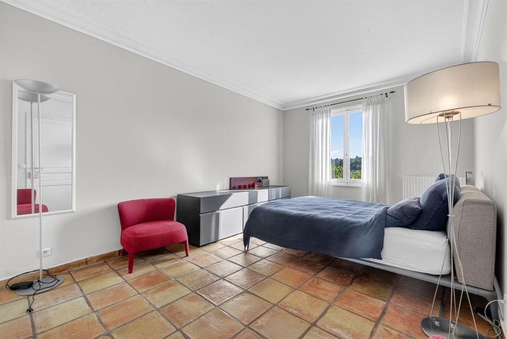 luxury villa 6 Rooms for sale on BIOT (06410)